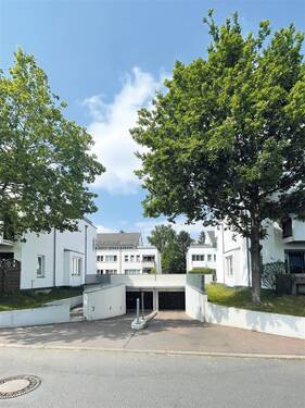 Tiefgaragenzufahrt - 