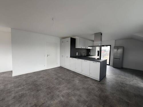 Wohnzimmer mit offene Küche - 2 Zimmer Etagenwohnung zur Miete in Sankt Augustin