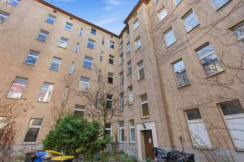 Innenhof - Etagenwohnung mit 215,20 m&sup2; in Berlin zum Kaufen