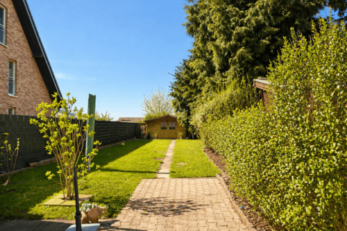 Wunderschöner Sonnengarten mit Gartenhaus - 
