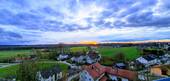 Ausblick.jpg - Bezugsfrei! Große 5-Zimmer-Eigentumswohnung in neuem 3 Parteienhaus - Luft-Wärme-Hzg. mit BergblickWeitblick bei München in Mühldorf am Inn