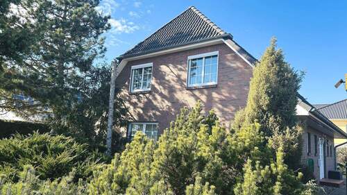 straßenseitige Gebäudeansicht - 4 Zimmer Einfamilienhaus zum Kaufen in Hohen Wangelin