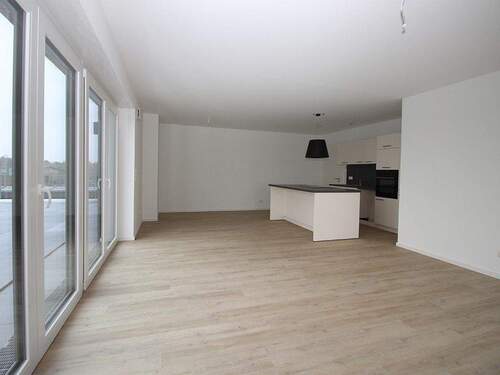 Wohn- und Essbereich mit Zugang zur Dachterrasse - 