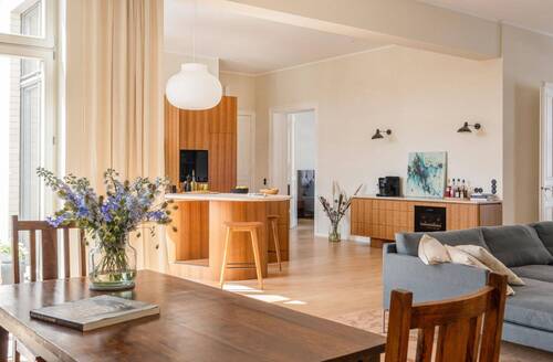 Blick vom Essbereich Richtung Küche - Exklusive 4-Zimmer-Wohnung mit Loftcharakter