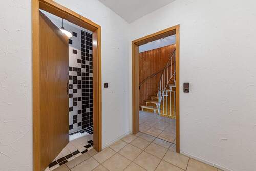 Eingang/Flurbereich - 6 Zimmer Doppelhaushälfte in München