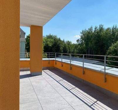 S/W Dachterrassen-halb überdacht - 5 Zimmer Etagenwohnung in Chemnitz