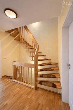 Treppenaufgang (1. OG) - 