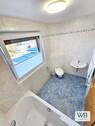 Badezimmer mit Badewanne OG - 