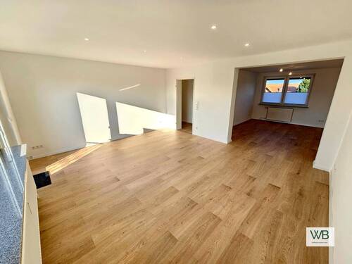 Wohnzimmer OG - Saniert - Mehrfamilienhaus, Wohnhaus mit 186,00 m&sup2; in Wolfsburg / Hehlingen zum Kaufen