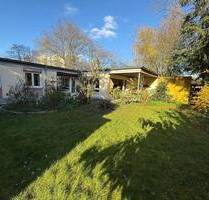 Einfamilienhaus Bungalow mit 142 m² Wfl.+ 90 m² Nfl. auf 650 m² großem Grundstück in ruhiger Lage! - Frankfurt am Main Niederursel