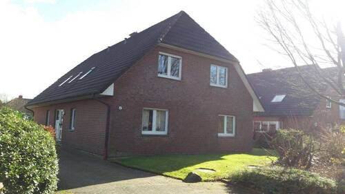 Hausansicht - Gepflegte, komfortable Obergeschosswohnung im bevorzugten Wohngebiet
