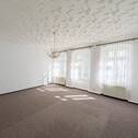 Helles Wohnzimmer - Großzügige 3-Raum-Eigentumswohnung mit Einbauküche im Stadtzentrum
