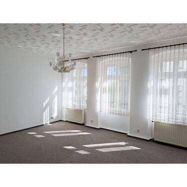 Helles Wohnzimmer mit Ausblick - Etagenwohnung mit 81,50 m² in Görlitz zum Kaufen