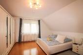 Schlafzimmer - 5 Zimmer Einfamilienhaus zum Kaufen in Norden
