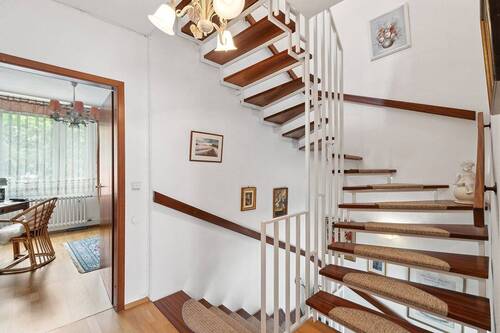 Treppenhaus - Reihenendhaus mit 130,00 m&sup2; in Berlin-Kladow zum Kaufen