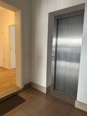 aufzug.jpg - 5 Zimmer Etagenwohnung in Düsseldorf