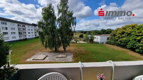 Titelbild - Einziehen und Wohlfühlen! Umfassend modernisierte 3-Zimmerwohnung mit Balkon in Forst