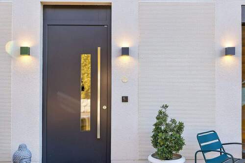 Stilvolle Eingangstüre - 9 Zimmer Einfamilienhaus zum Kaufen in Straßlach-Dingharting