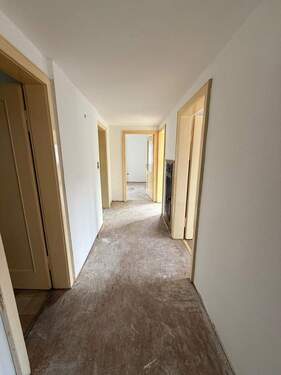 Flur - Etagenwohnung mit 85,00 m&sup2; in Korntal-Münchingen zum Kaufen