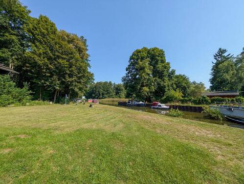 Erholungsgrundstück - Erholungsgrundstück mit Baugenehmigung in Wassernähe