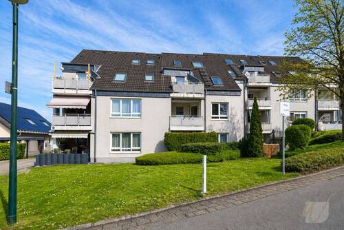 Hausansicht - 4 Zimmer Mehrfamilienhaus, Wohnhaus in Solingen