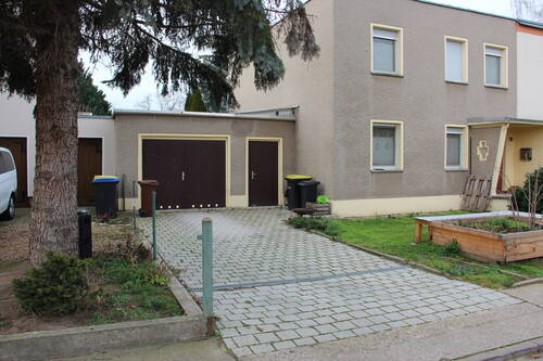 Hausansicht - schönes Einfamilienhaus über 3 Etagen in BernburgStrenzfeld zu vermieten