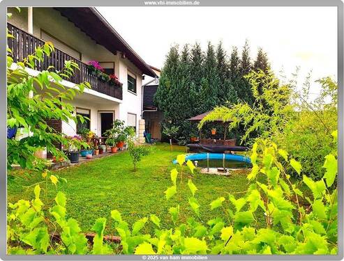 Gartenansicht - +++ Ein freistehendes Einfamilienhaus mit fantastischem Waldblick +++