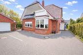 Hausansicht - 7 Zimmer Mehrfamilienhaus, Wohnhaus zum Kaufen in Schwarzenbek