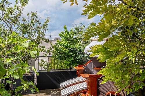 Terrasse mit Blick zum Fernsehturm - Ideal für Familien: Großzügiger Dachgeschoss-Neubau mit drei Terrassen in Prenzlauer Berg