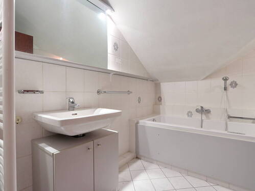 Bad mit Wanne - 