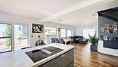 Wohn-Essbereich - 5 Zimmer Einfamilienhaus zum Kaufen in Deining