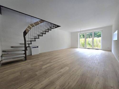 offene Holztreppe - Doppelhaushälfte mit 140,00 m² in Kayhude zum Kaufen