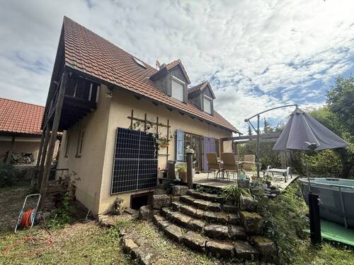 Außenansicht - Familienglück im Itzgrund ! Freistehendes Einfamilienhaus mit idyllischem Garten, Garage und Carport in Rattelsdorf-...