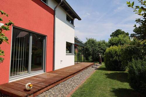 An das Esszimmer angrenzender Terrassenbereich - 