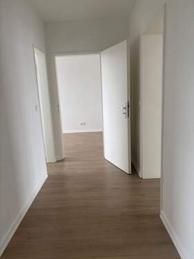 Flur - Komplett sanierte 3-Zimmer-Wohnung zu vermieten!