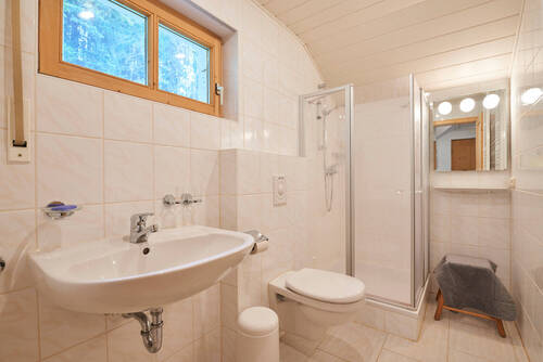 Badezimmer (über Garage) - 