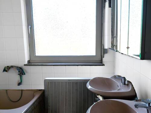 Bad 2, KI generiert - 