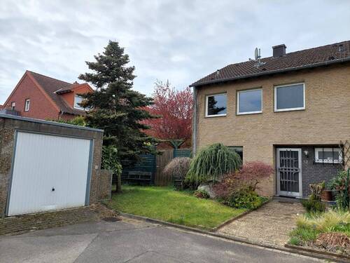 Front mit Vorgarten und Garage - 4 Zimmer Reihenendhaus zum Kaufen in Linnich