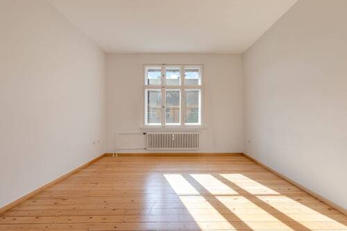 Zimmer 2 - 3 Zimmer Etagenwohnung in Berlin