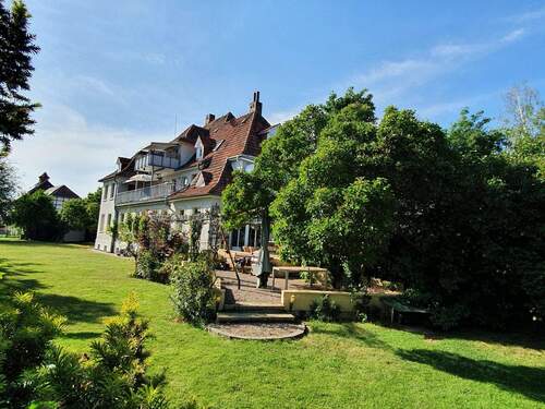 Gartenansicht Gebäude.jpg - 5 Zimmer Etagenwohnung zur Miete in Fritzlar