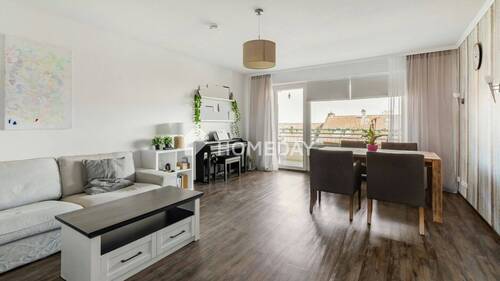 Wohnzimmer 1 - Attraktive 3-Zimmer-Wohnung mit Balkon und EBK in Bad Soden am Taunus