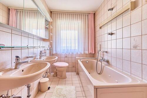 Badezimmer (Haus 2) - 