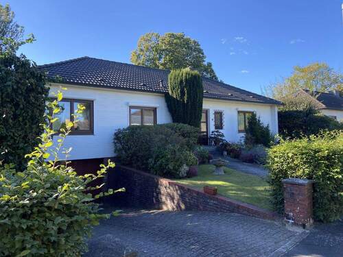 Bild 1 - Von Privat. Einzelhaus auf einem Sahnestück von Grundstück in Norderstedt Garstedt.