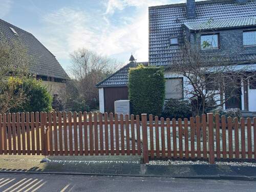 Garage mit Stellplatz - 