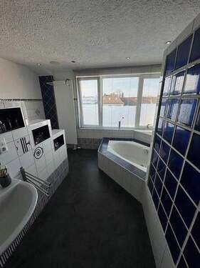 15 Bad mit Eckwanne - 