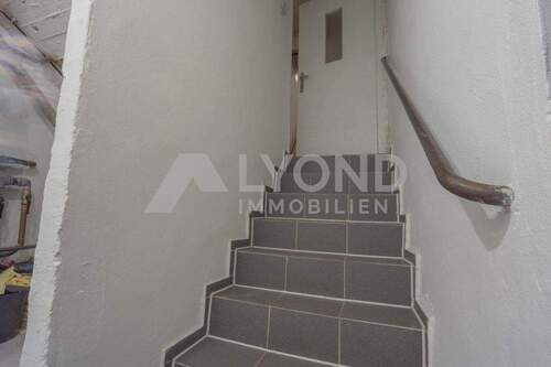 Kellertreppe und Kellereingang - 