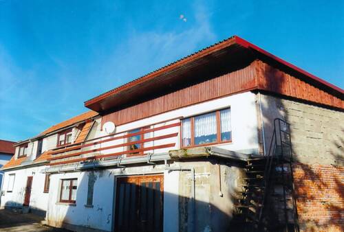 Titelfoto - Großzügiges 2-Familienhaus mit großem Garten in Jüchsen