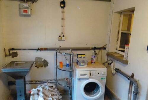 Garage mit Waschmaschine - 