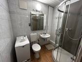 Bad mit Dusche - 