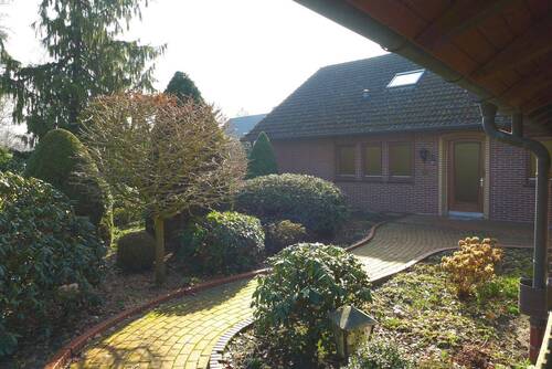 Hauseingangsbereich - 8 Zimmer Einfamilienhaus in Edewecht